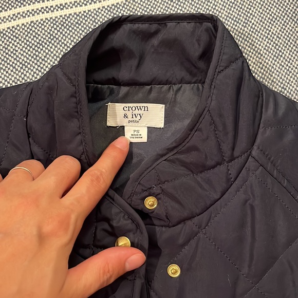 Crown and Ivy vest - Picture 2 of 3